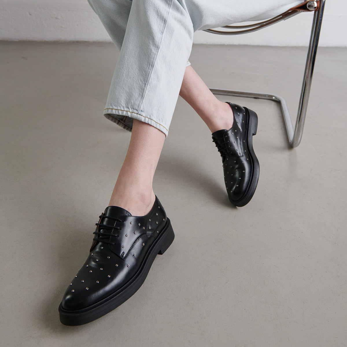 Derbies with silver details in black leather | ABEILLE