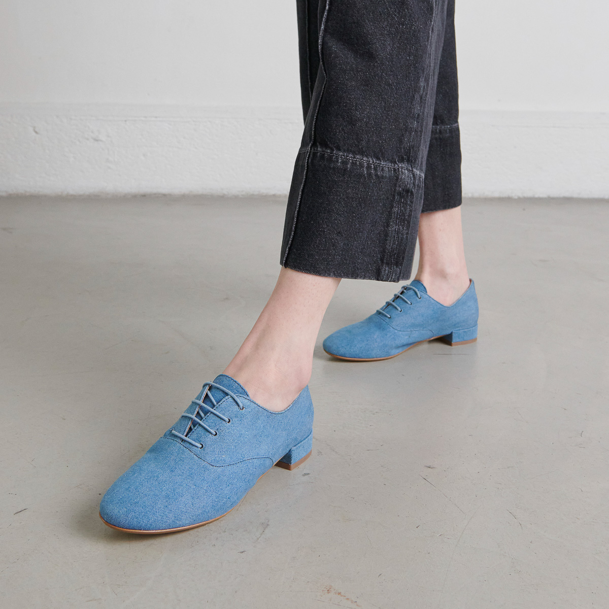 Flat-heeled richelieus in blue denim | ADENISE