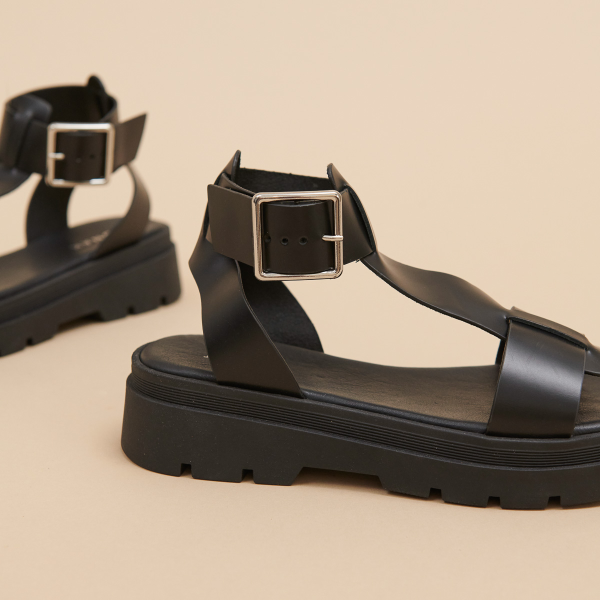 Platform sandals with thick straps in black glazed leather | LILLE