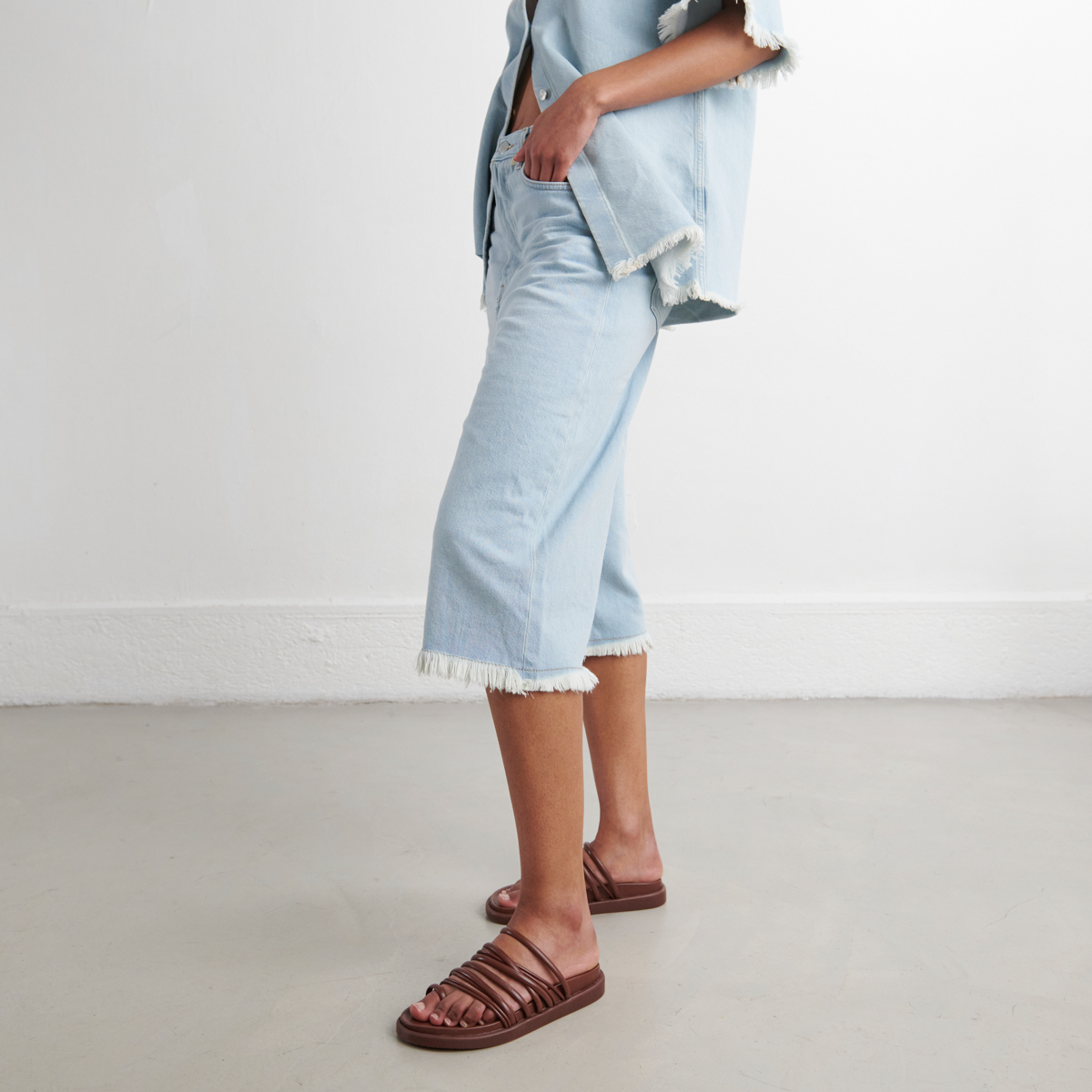 Multi-strap sandals in brown leather | WALKMAN