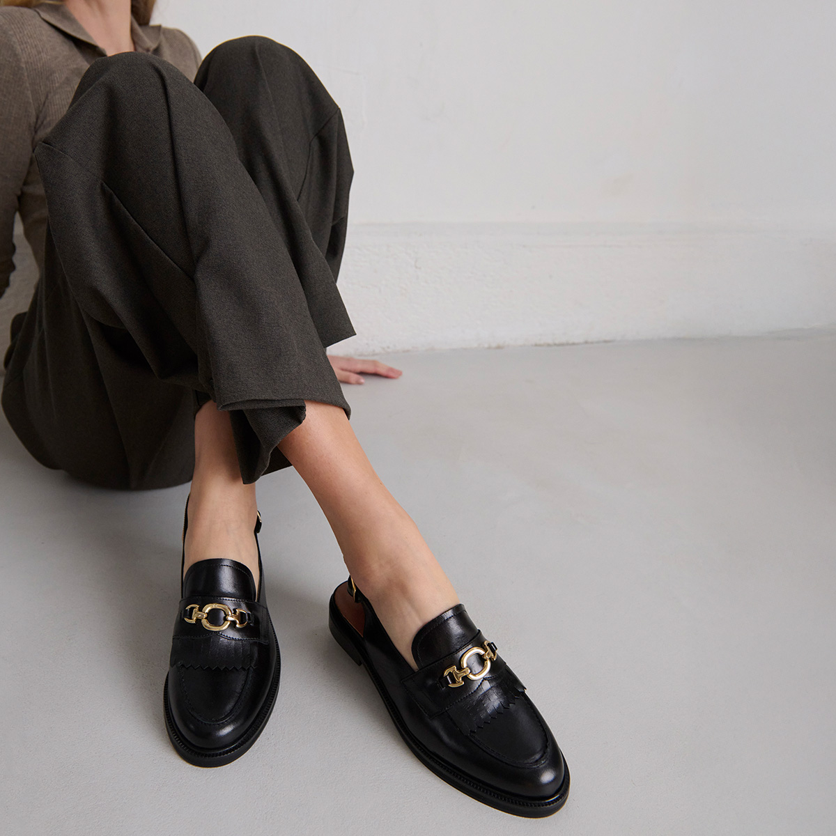 Loafers with open backs in black leather | DELPHY