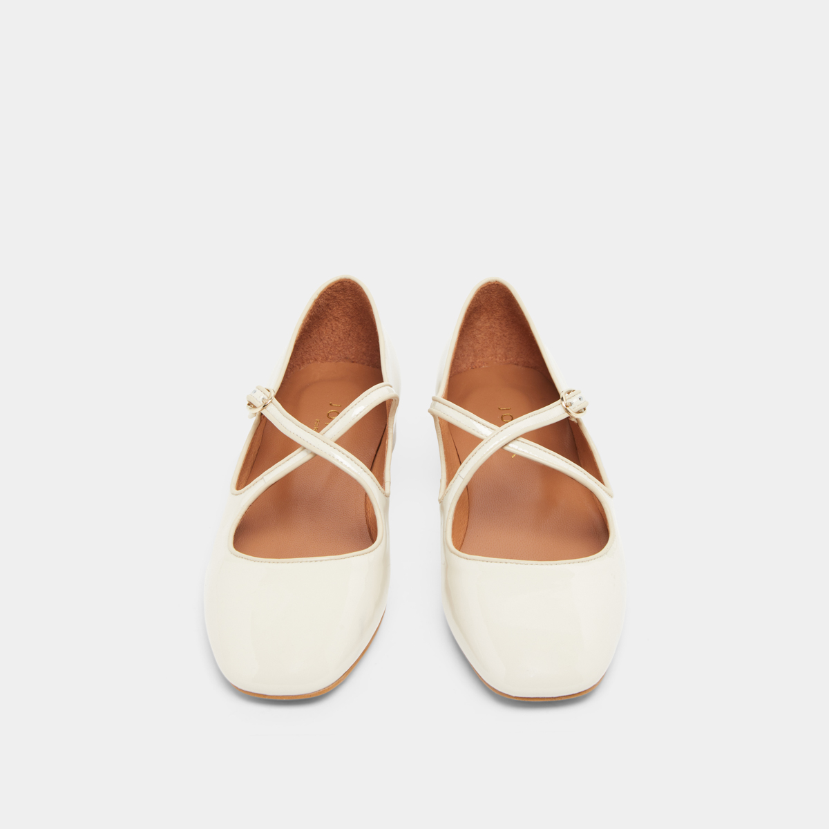 Ballet flats with crossed straps in ecru patent and ecru leather | DUCKY