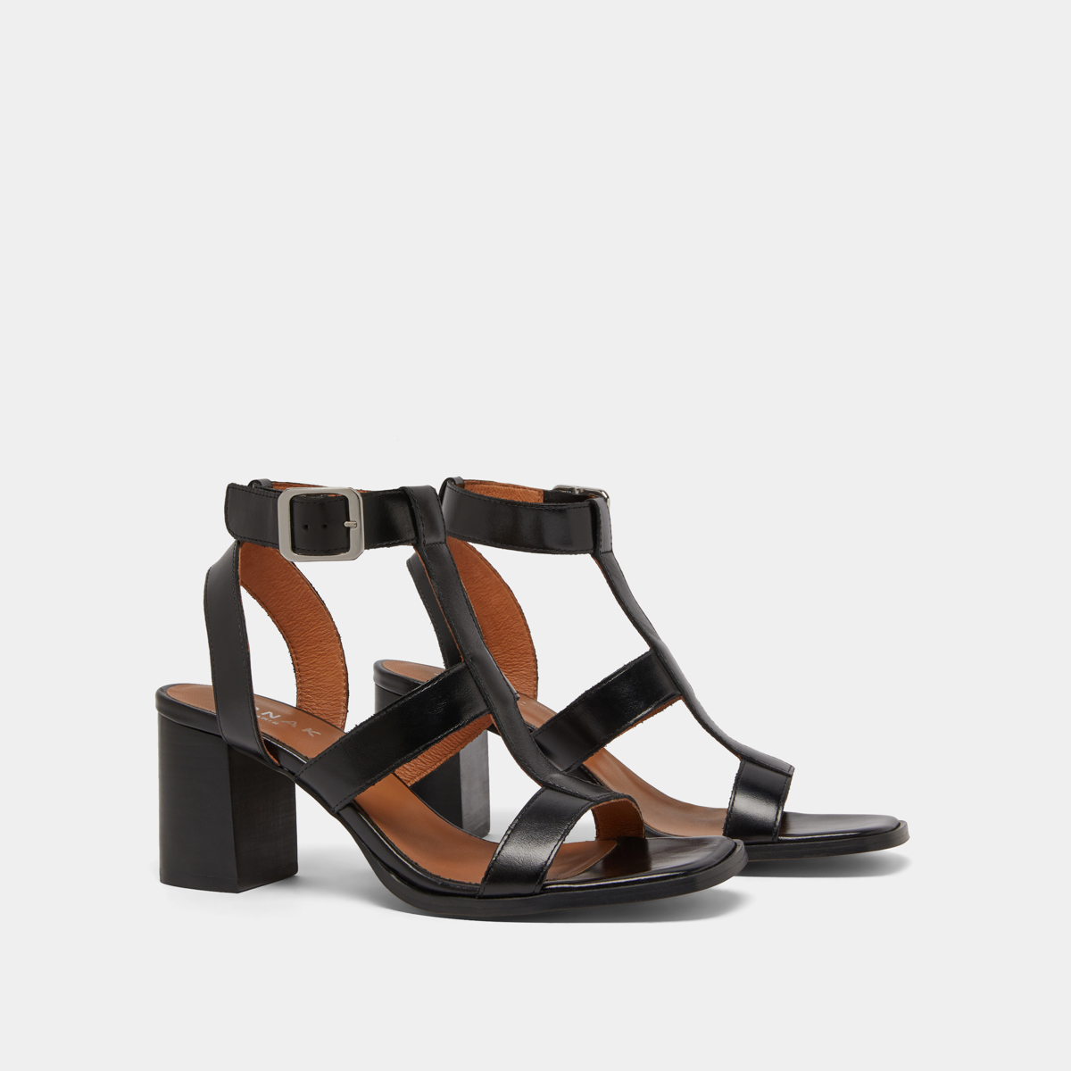Heeled sandals in black leather | VILMA