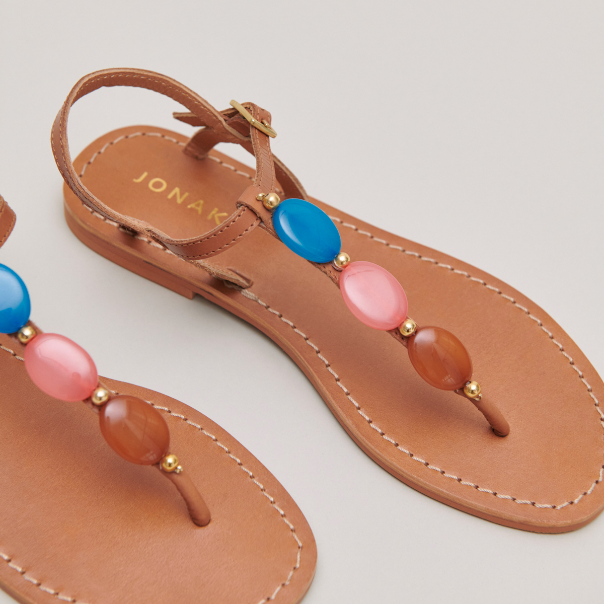 Plagettes with details in camel leather | WALID