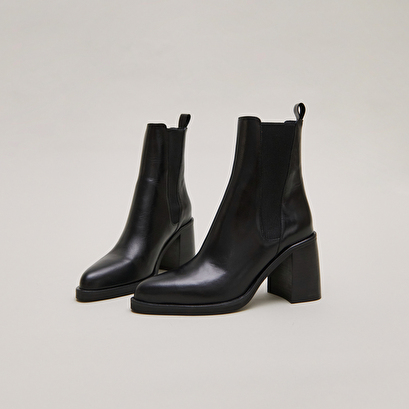 Boots &agrave; talons hauts et &eacute;lastiques in black leather | disco