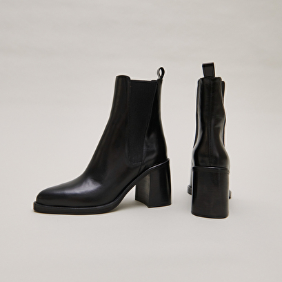 Boots &agrave; talons hauts et &eacute;lastiques in black leather | disco