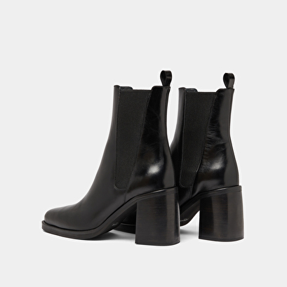 Boots &agrave; talons hauts et &eacute;lastiques in black leather | disco