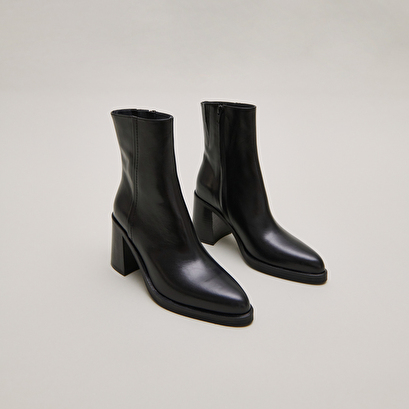 Bottines &agrave; talons in black leather | dolor