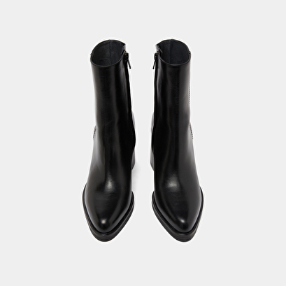 Bottines &agrave; talons in black leather | dolor