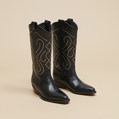 Boots with beveled heels in black leather | dynastie