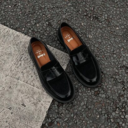 Mocassins college &agrave; bouts ronds - Jonak in black glazed leather | DISTRICT
