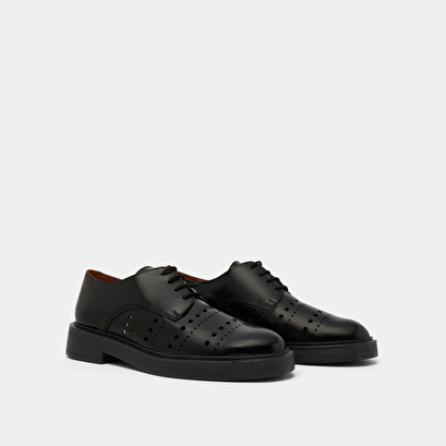 Pierced derbies in glazed black leather | amarante
