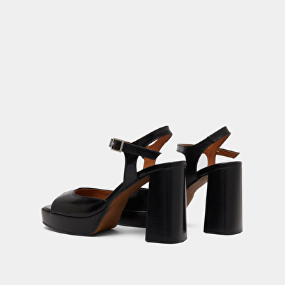 High-heeled sandals and platforms in black leather | bamba