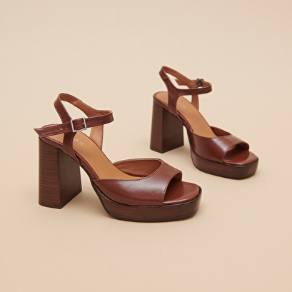 High-heeled sandals and platforms in brown leather | BAMBA