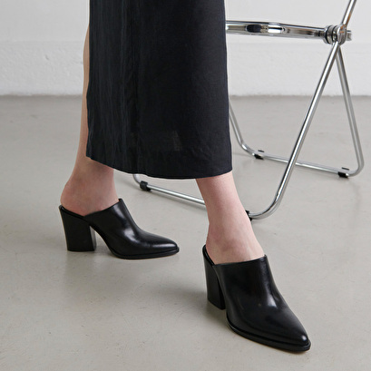 Mules with high heels in black leather | BLISS