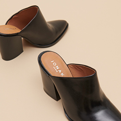 Mules with high heels in black leather | BLISS