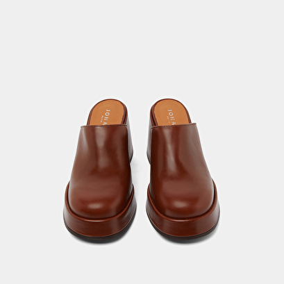 Mules with heels and platforms in brown leather | BOLERO