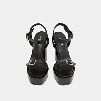 High-heeled sandals and platforms in black leather | BONHEUR