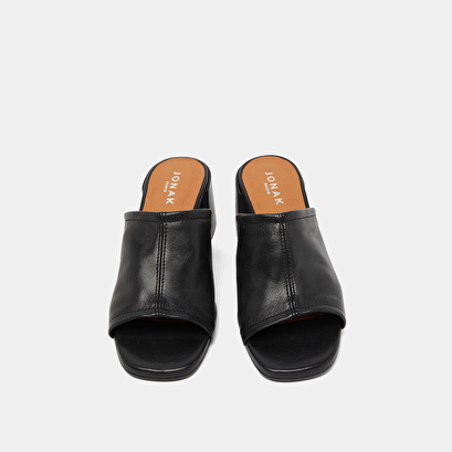 Mules with heels and open toes in black leather | butterfly