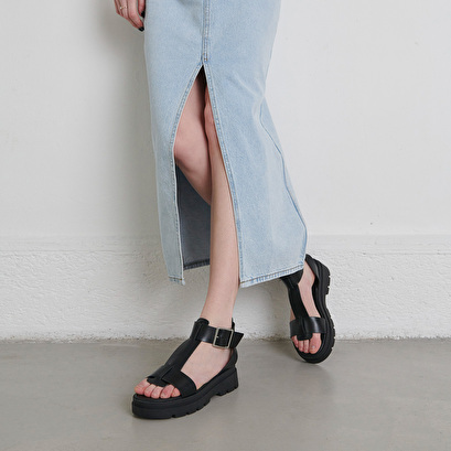 Platform sandals with thick straps black