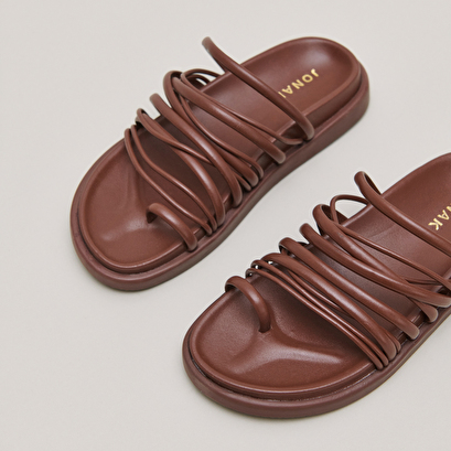 Multi-strap sandals brown