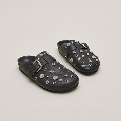 Mules with silver details in black grained leather | wasila