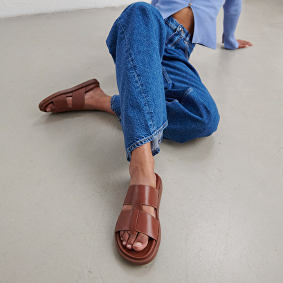 Open-toe mules in cognac leather | WESTMINSTER