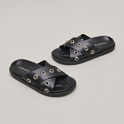 Open-toe mules with silver details in black leather | wyoming