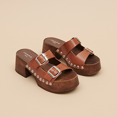 Platform mules with open toes in cognac leather | ELLA