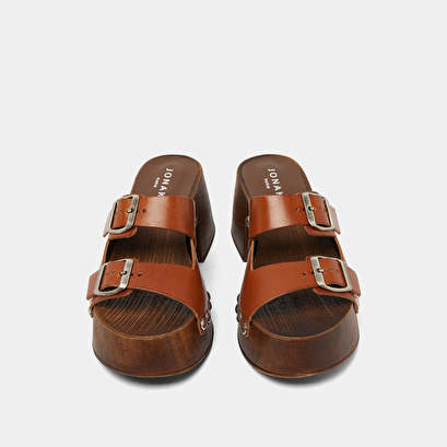 Platform mules with open toes in cognac leather | ELLA