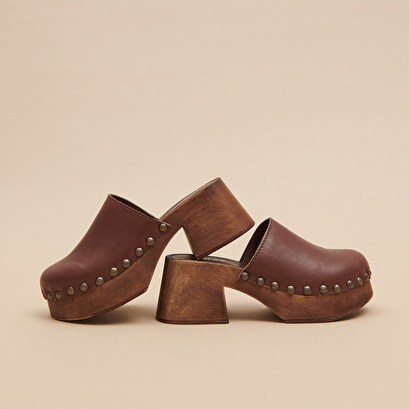 Platform mules in dark brown leather | ELLIOT