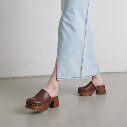 Platform mules in dark brown leather | ELLIOT