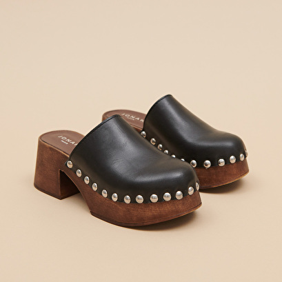 Platform mules in black leather | ELLIOT
