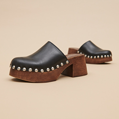 Platform mules in black leather | ELLIOT