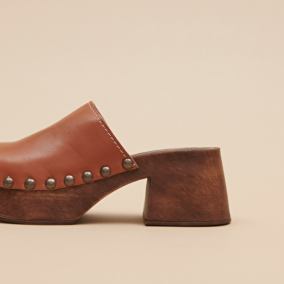 Platform mules in cognac leather | elliot