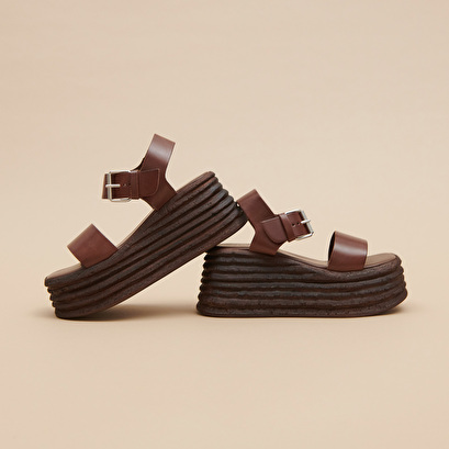 Wedge sandals with thick straps in dark brown leather | ERWAN