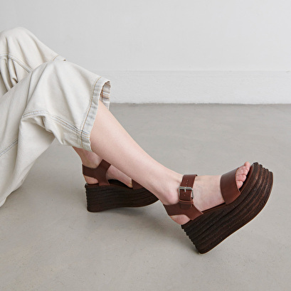 Wedge sandals with thick straps in dark brown leather | ERWAN