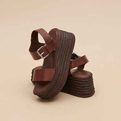 Wedge sandals with thick straps in dark brown leather | ERWAN