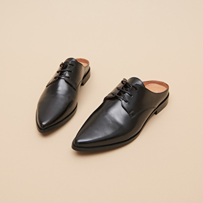 Mules with laces in black glazed leather | AGDAL