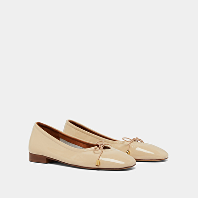 Ballet flats with laces in beige leather | DAPHNE