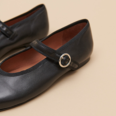 Ballet flats with straps and adjustable buckles black