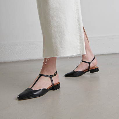 Ballet flats with adjustable buckles in black leather and patent | DHAPUS