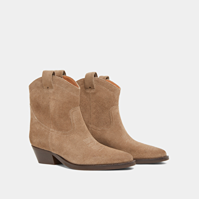 Lowboots with bevelled heels in taupe suede | donate