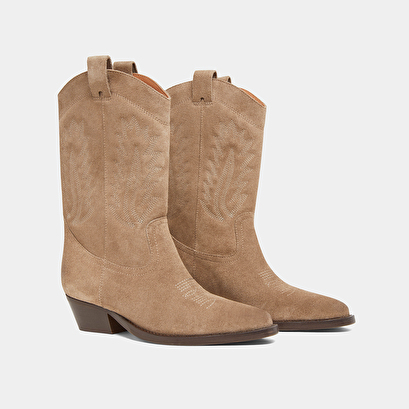 Boots with bevelled heels in taupe suede | DONATELLA