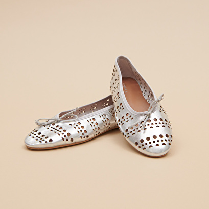 Cut-out ballet flats in silver metallic leather | DILANA