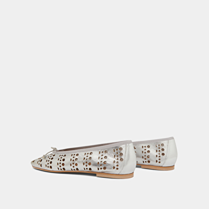 Cut-out ballet flats in silver metallic leather | DILANA