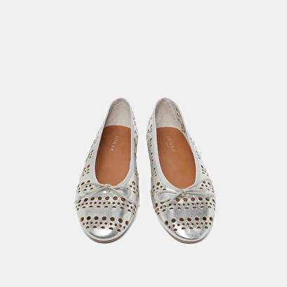 Cut-out ballet flats in silver metallic leather | DILANA