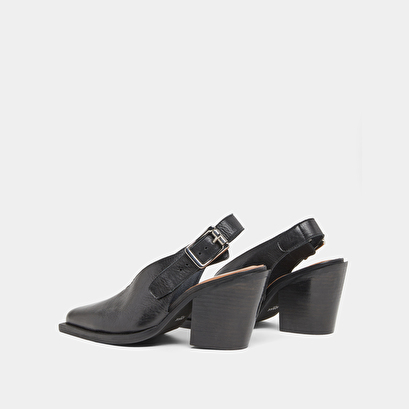 Pumps with beveled heels in black leather | DORY
