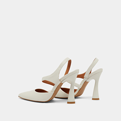 Pointed-toe pumps in ecru leather | DOROTHE