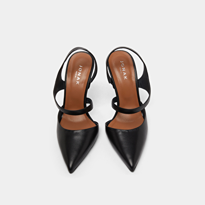 Pointed-toe pumps in black leather | DOROTHE